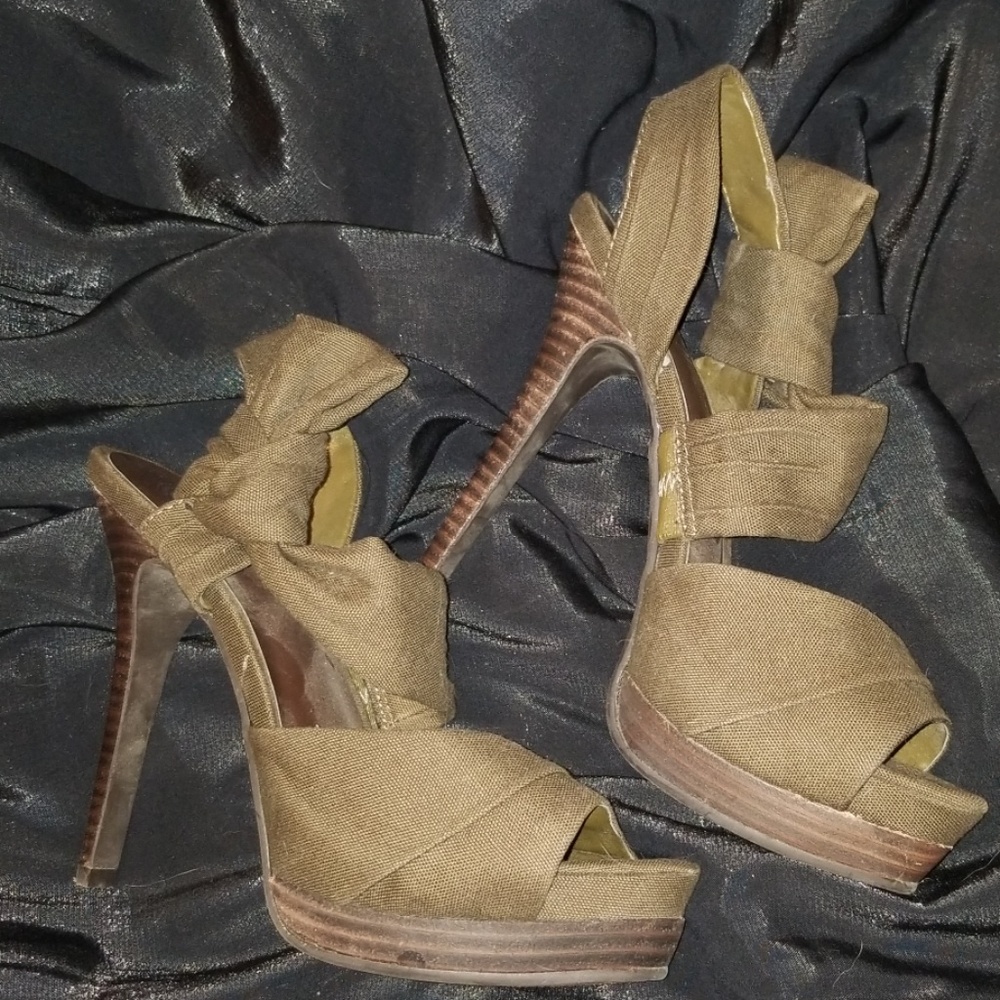 Shoes - Picture 2 of 3